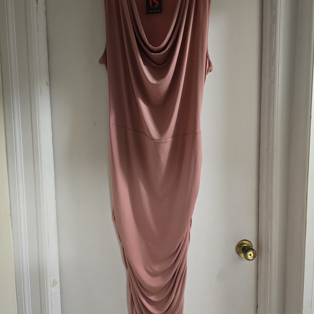 Elegant Sleeveless Rose Midi Dress